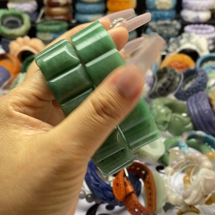 未镶嵌手镯石英岩玉