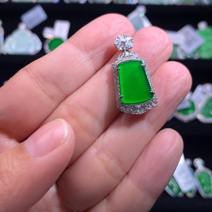 【闪购商品】颈饰银S925镶嵌翡翠