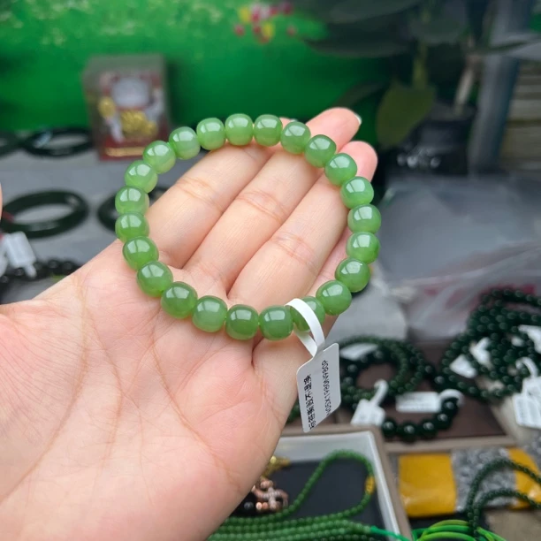 清爽果绿碧玉9mm直切老型手串干净无黑