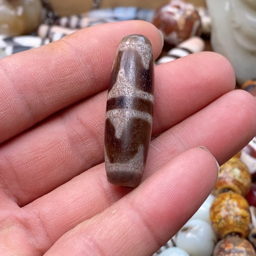 DIY琉璃珠子的颜色是蓝色的吗