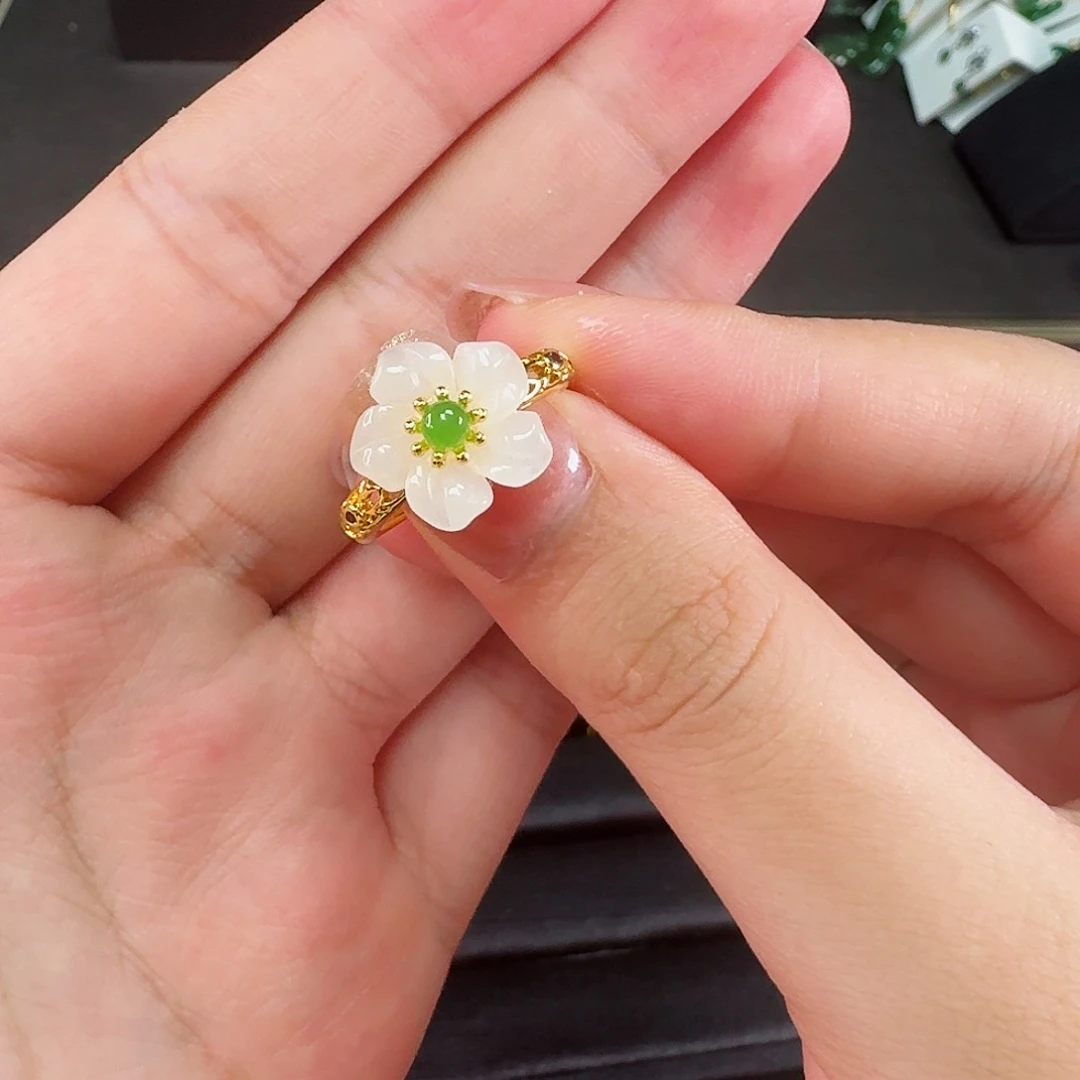 和田玉戒指未镶嵌花花戒指白玉