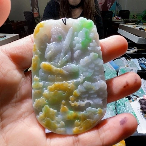 颈饰未镶嵌翡翠一个