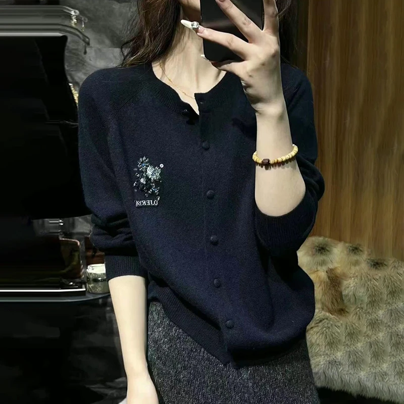 秋冬女藏蓝色圆领针织开衫慵懒高级感洋气减龄休闲显瘦钉珠上衣