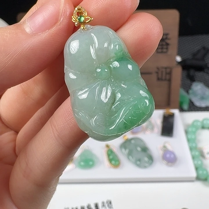 翡翠18K金镶嵌颈饰
