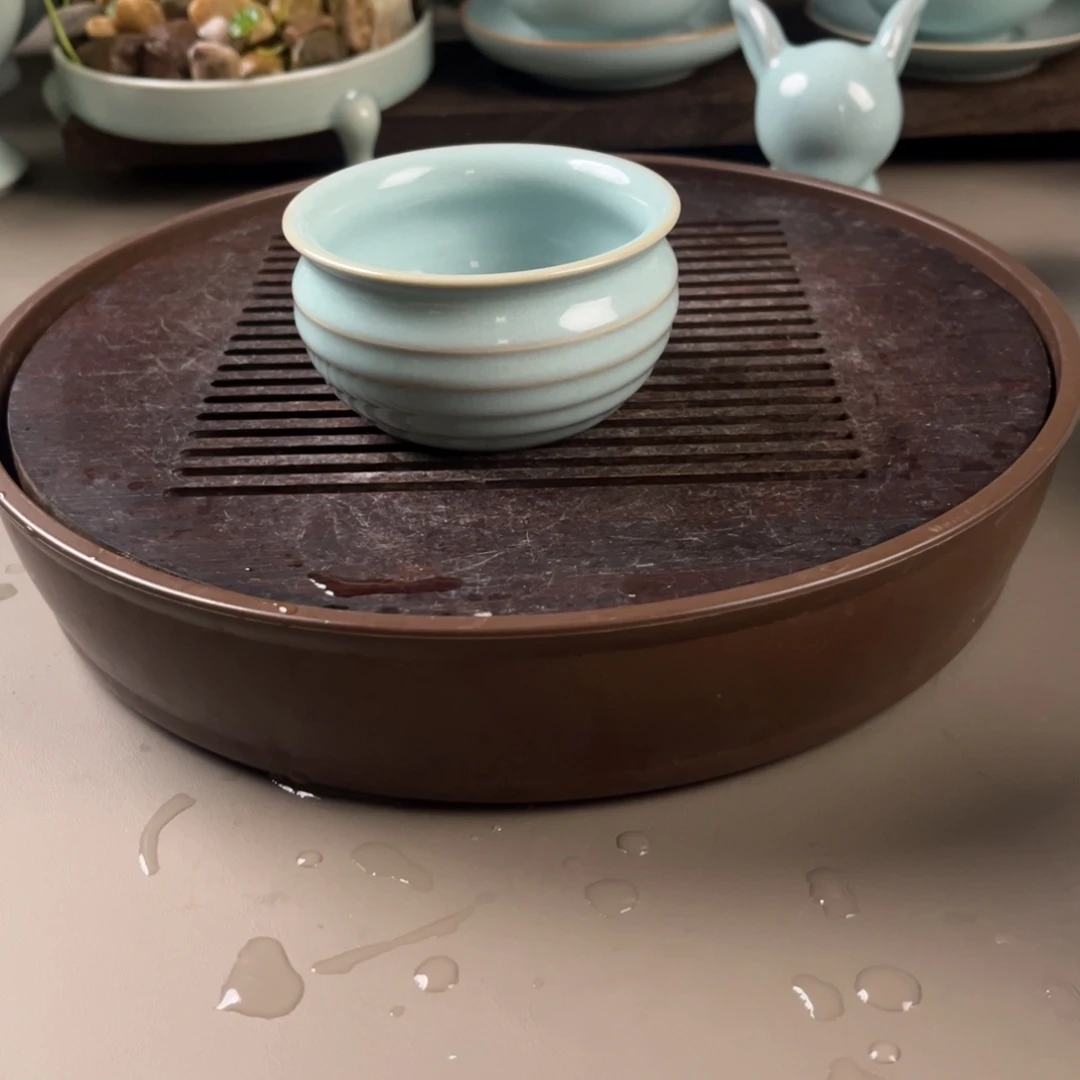 天青色釉水悬文杯