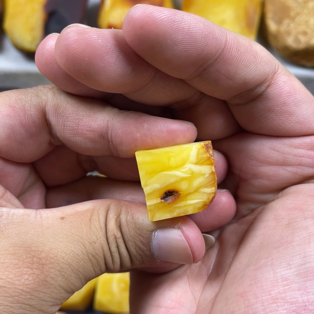 闲***丶定制蜜蜡未镶嵌原石