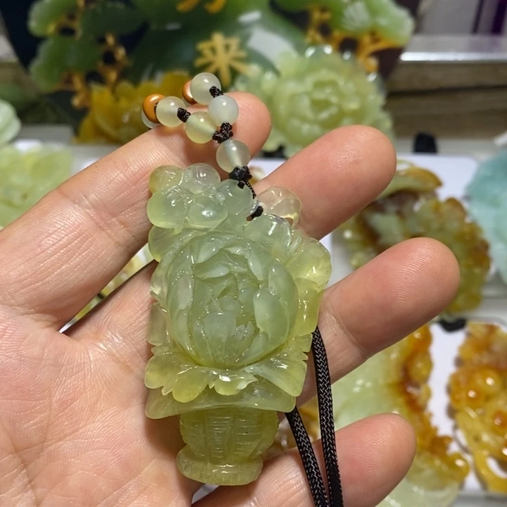 蛇纹石玉未镶嵌颈饰