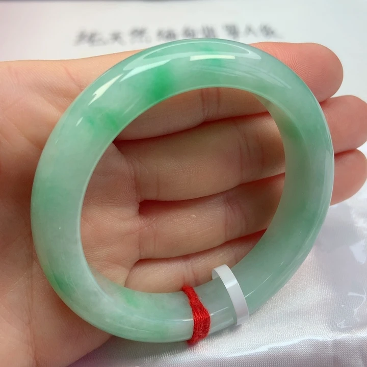 翡翠手镯未镶嵌53圈