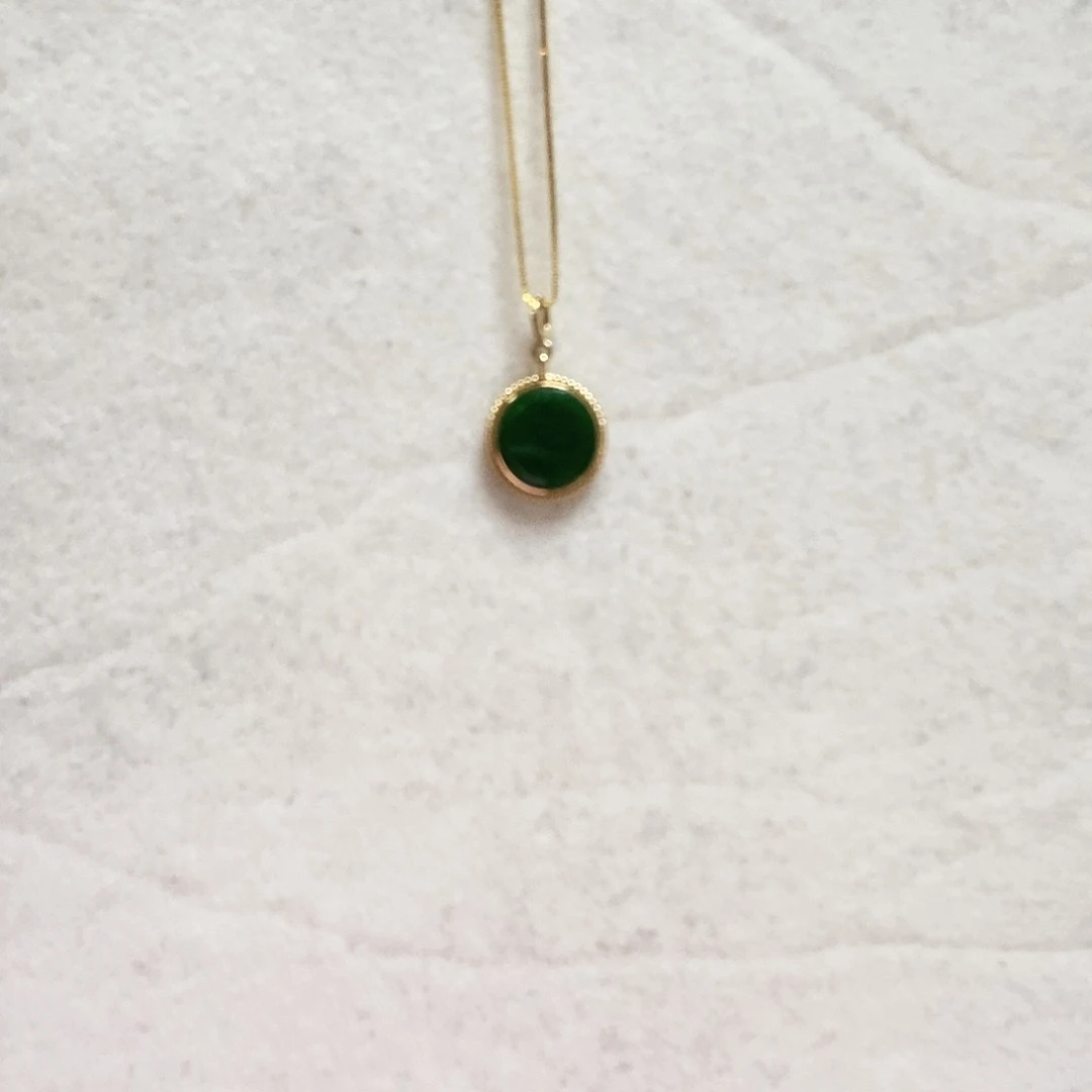 翡翠18K金镶嵌颈饰简单