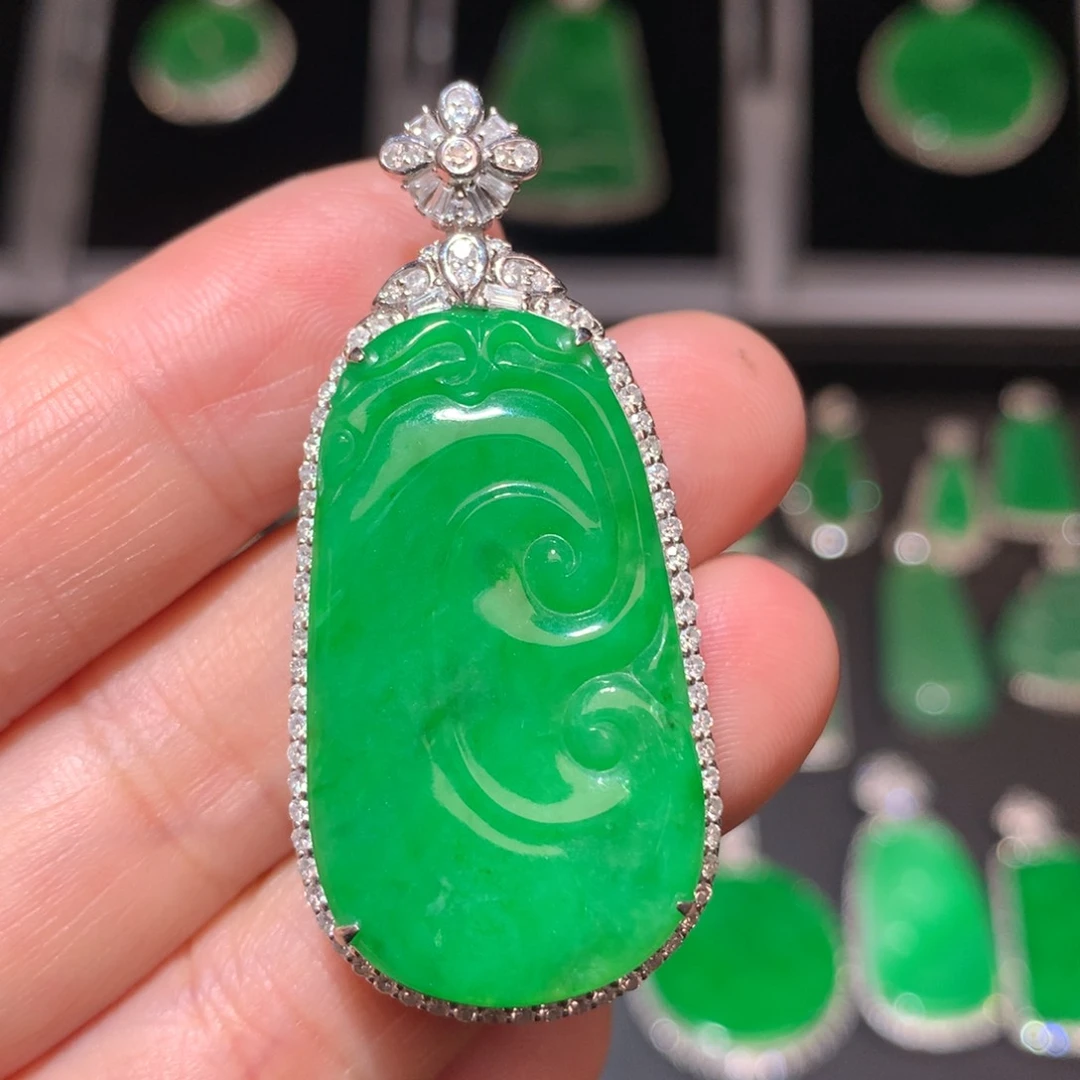 翡翠颈饰18K金镶嵌翡翠