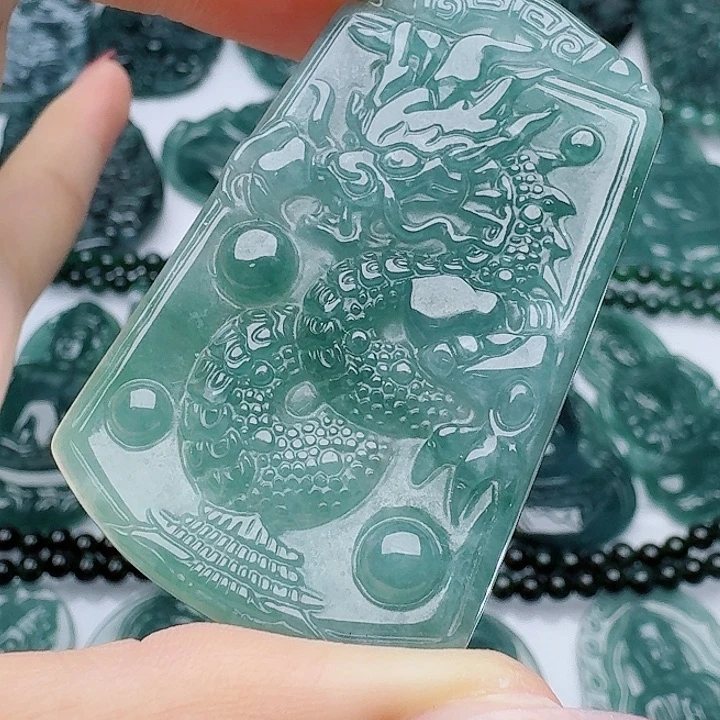 翡翠未镶嵌颈饰天然的A货翡翠多样性发其一