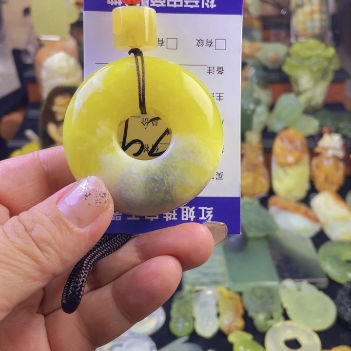 蛇纹石玉颈饰合金