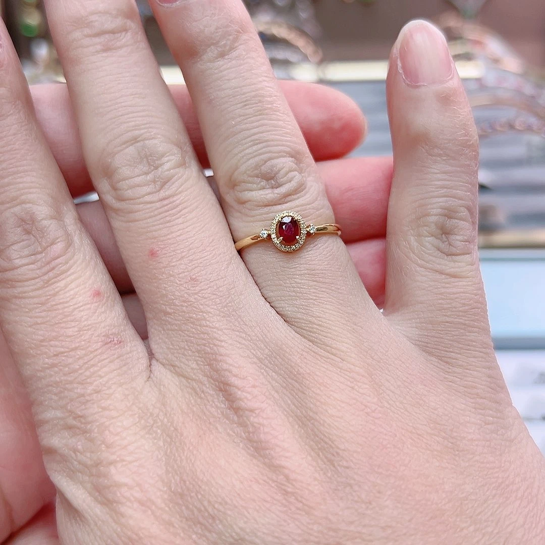 红宝石戒指18K金镶嵌