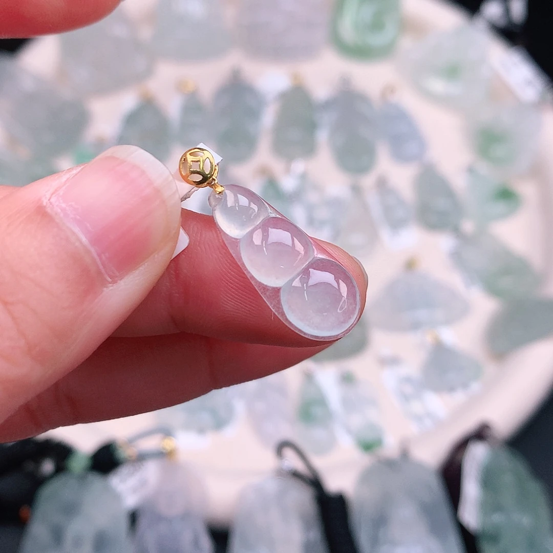 翡翠颈饰18K金镶嵌高冰豆子