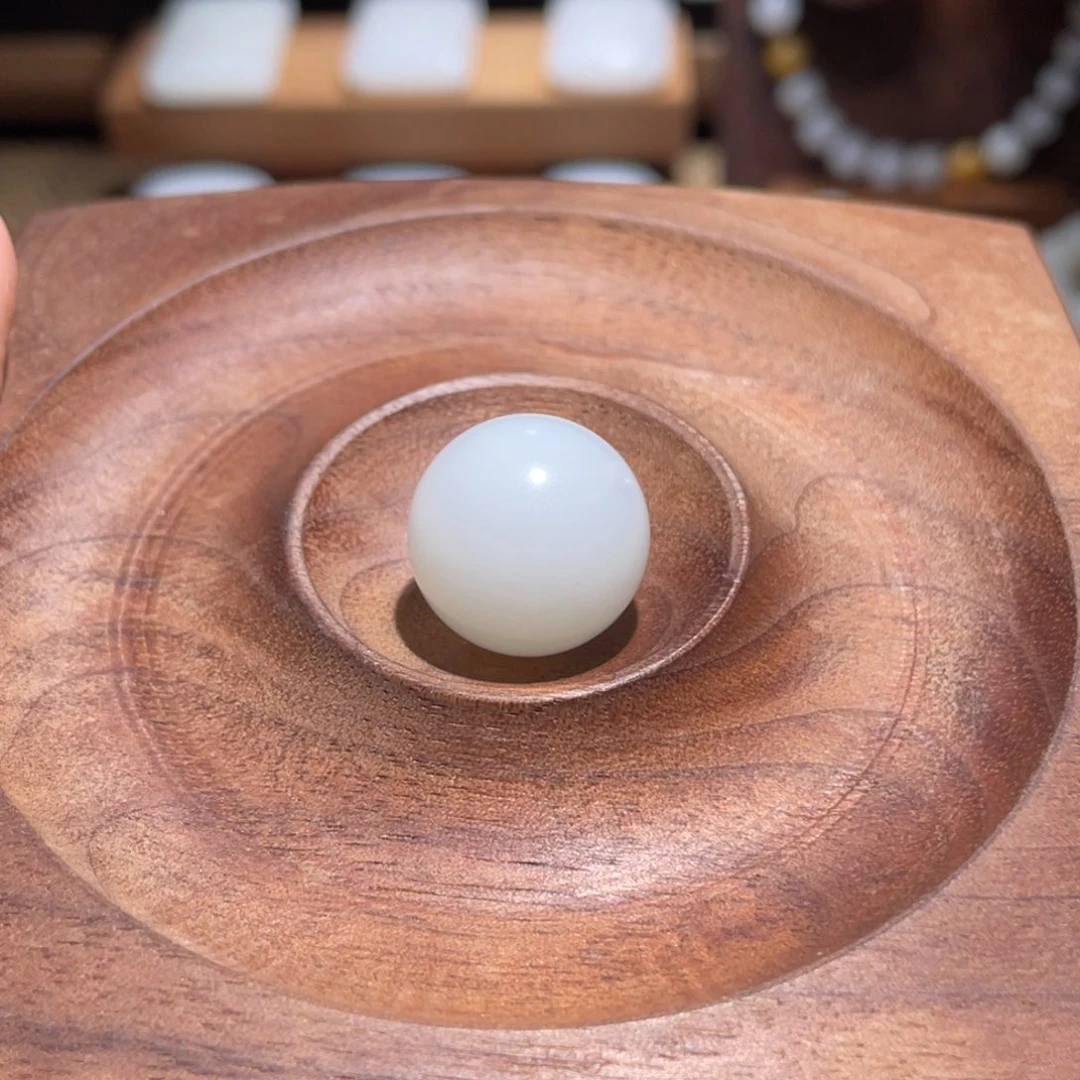 未镶嵌手链和田玉卡18