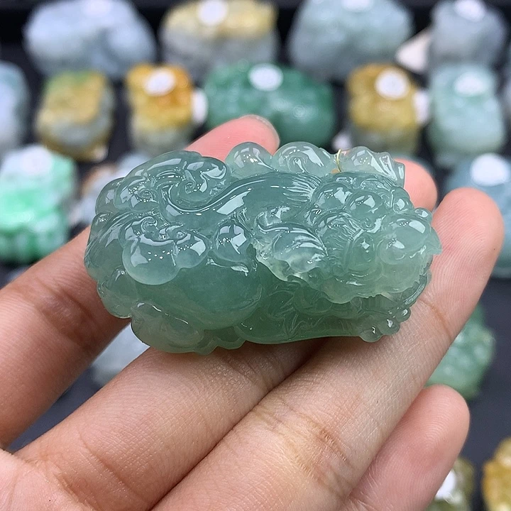 吴***俊翡翠未镶嵌颈饰天然缅甸翡翠
