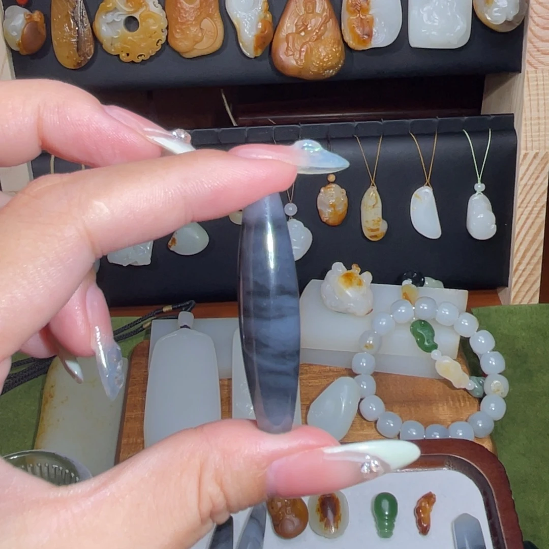東***東和田玉未镶嵌颈饰