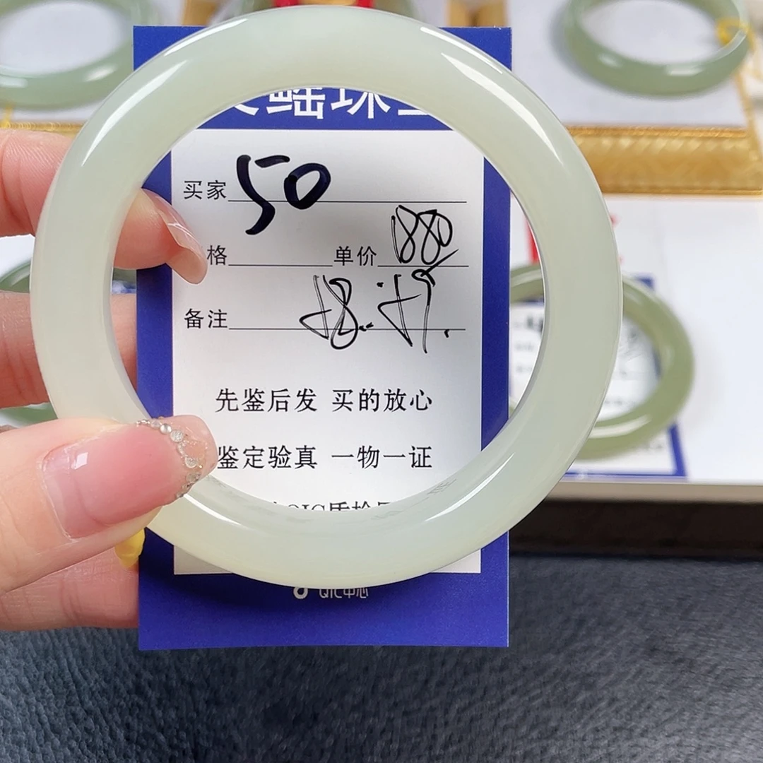 和田玉未镶嵌手镯