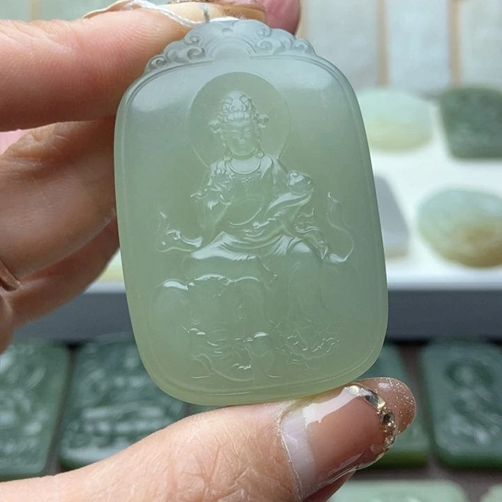 和田玉颈饰未镶嵌九**子