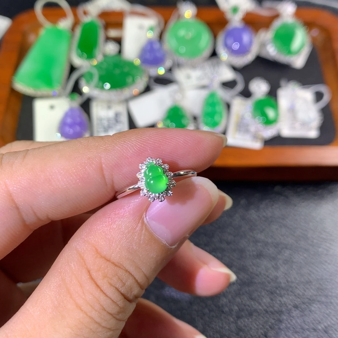 翡翠18K金镶嵌戒指翡翠