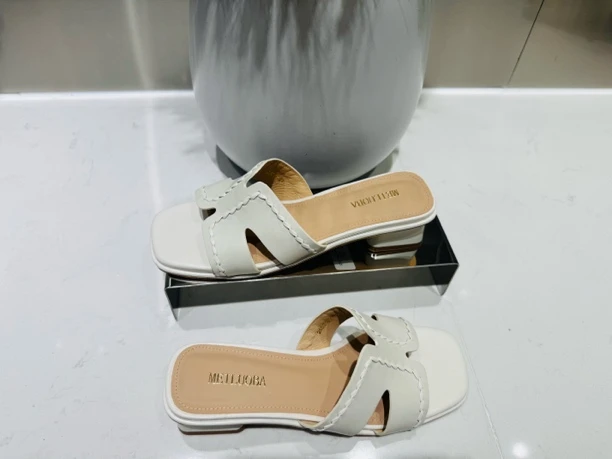 美罗巴一字拖舒适皮带装饰休闲纯色方头25B0597凉拖鞋