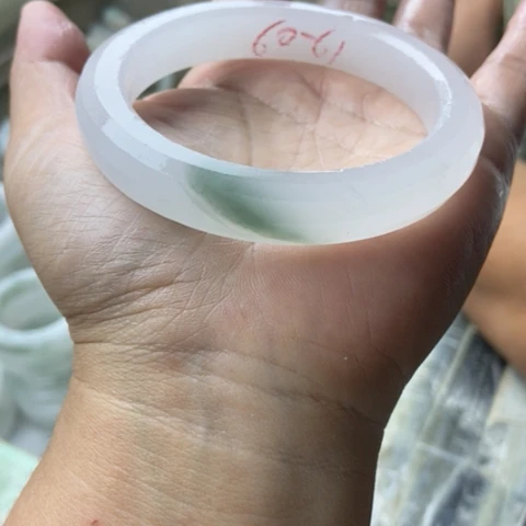 肉****石英质玉（金丝玉）未镶嵌手镯加工定制