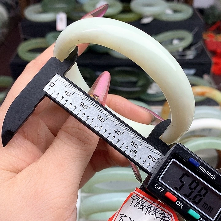 蛇纹石玉手镯未镶嵌702