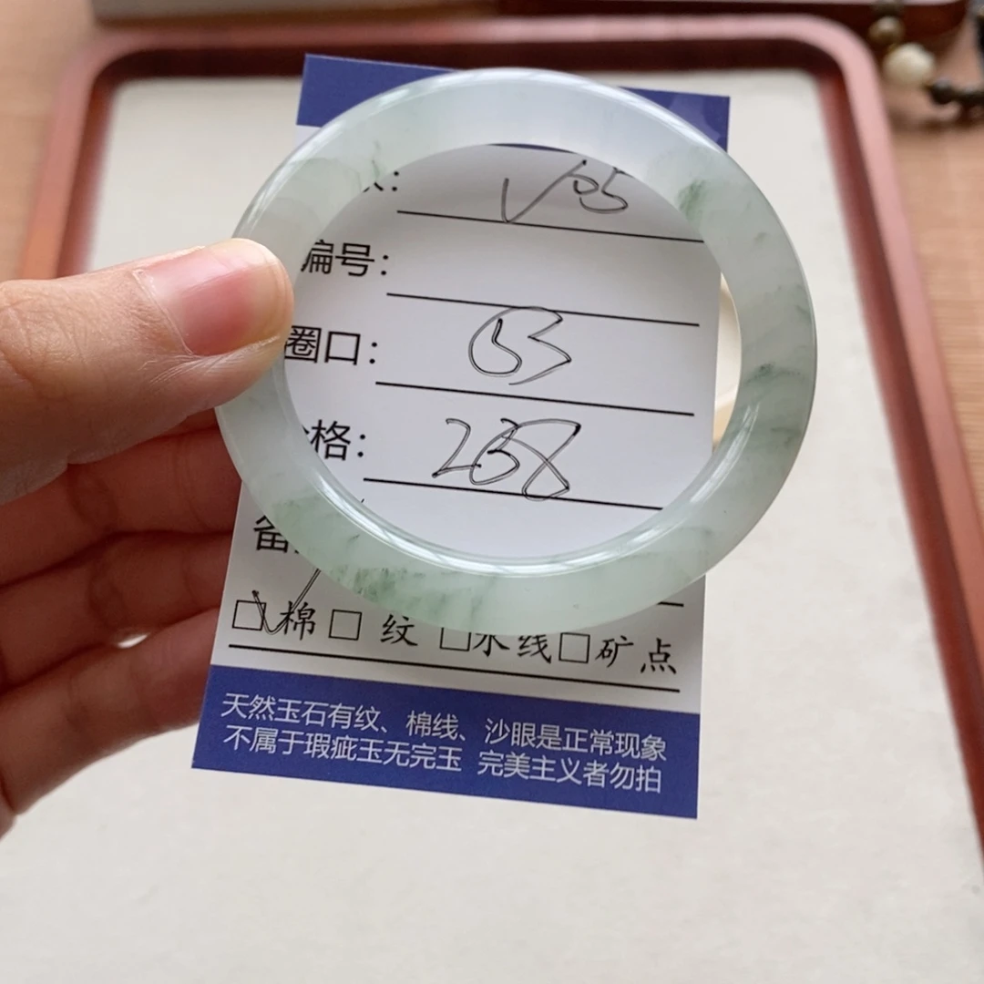 小***禾未镶嵌手镯石英质玉