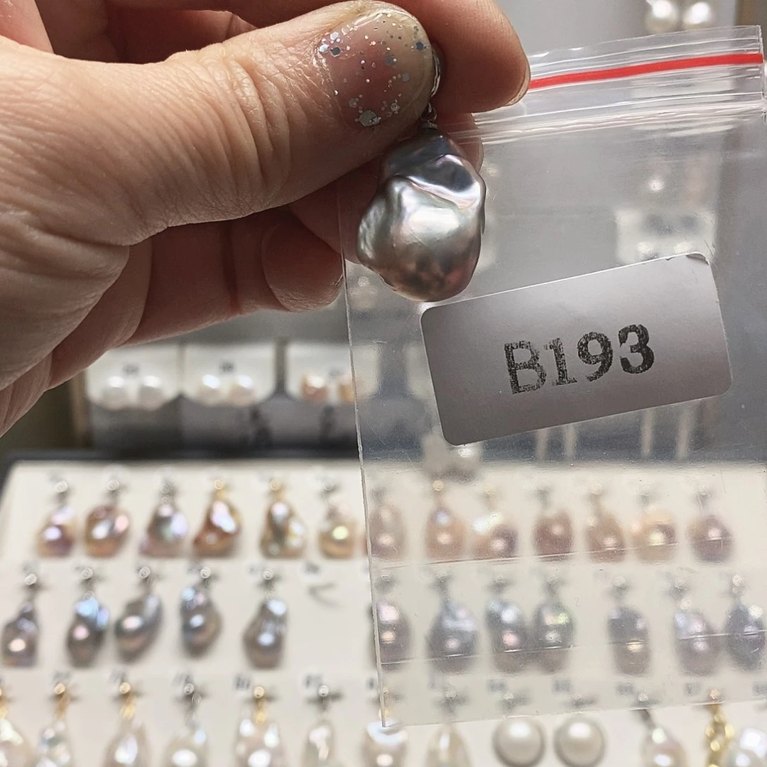 淡水珍珠吊坠(赠链)未镶嵌爱***坦