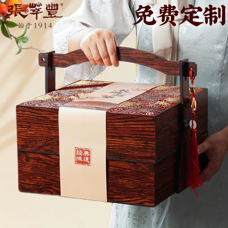 高端中秋节广式蛋黄莲蓉月饼礼盒装团购可定制logo送礼品2025新款