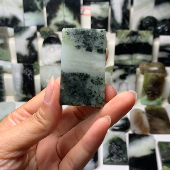 独山玉未镶嵌颈饰