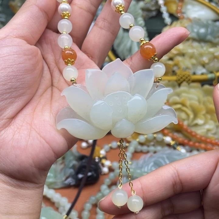 蛇纹石玉吊坠合金