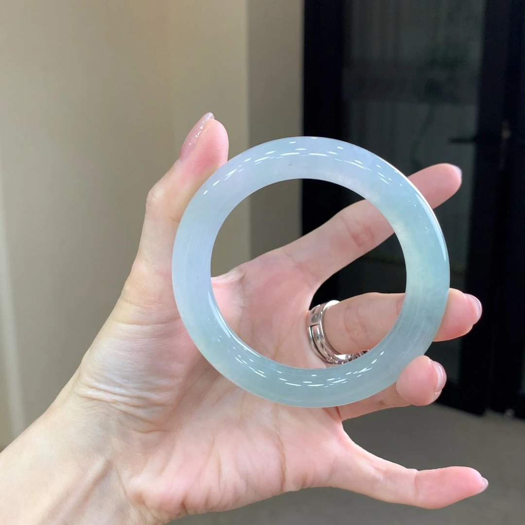 翡翠手镯未镶嵌、****?不退不换