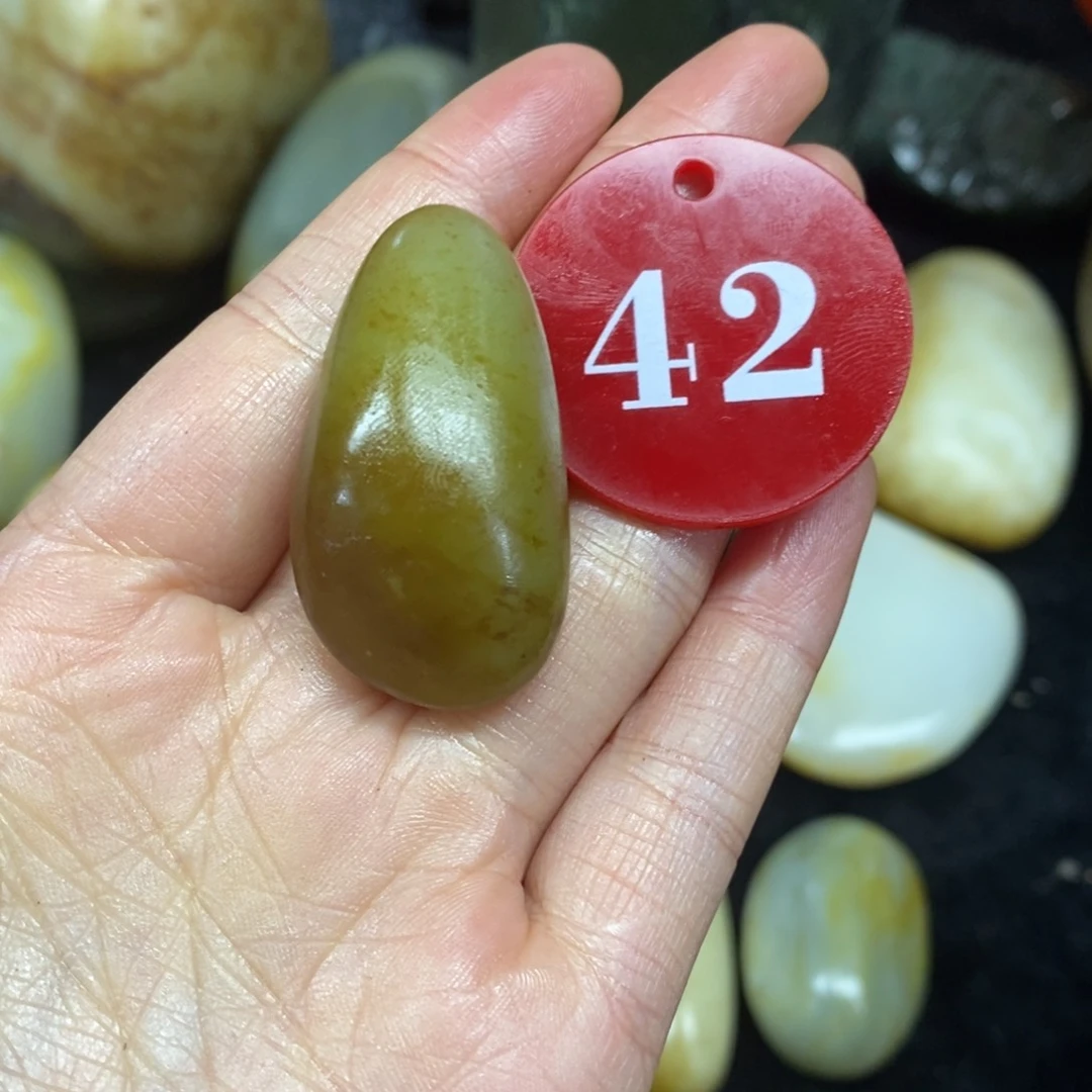 未镶嵌和田玉（糖玉）挂件