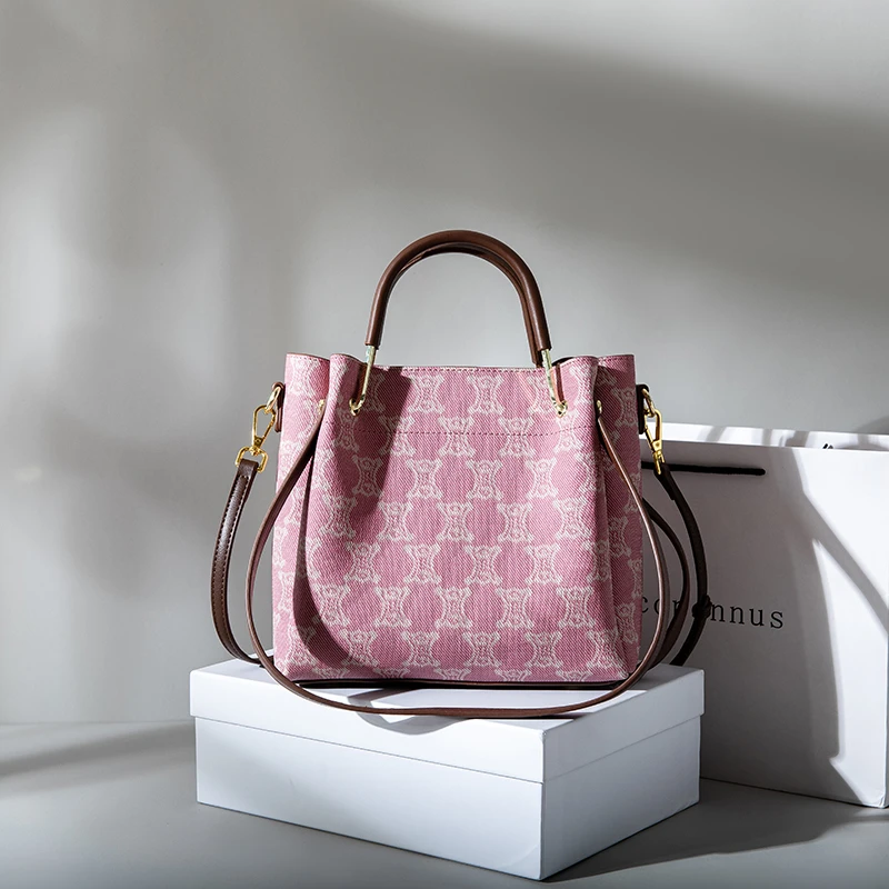 真皮通勤水桶包女新款秋天轻奢高级感小众大容量百搭手提单肩斜挎