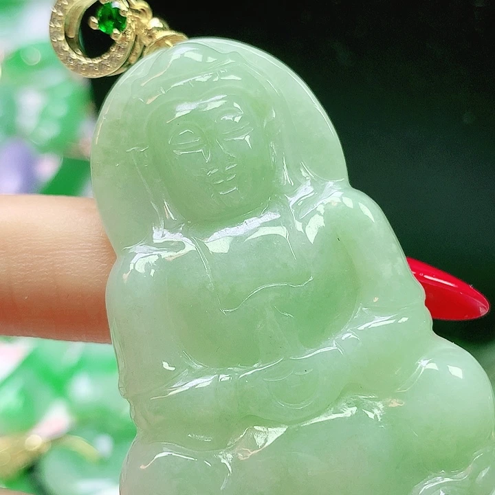 翡翠未镶嵌颈饰多样性发其一
