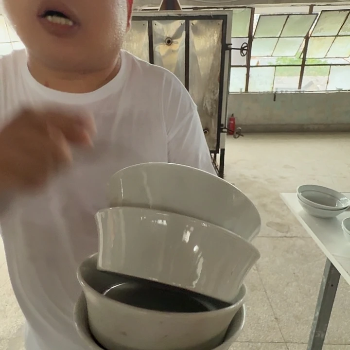 景德镇高温微瑕白胎马蹄盘4个