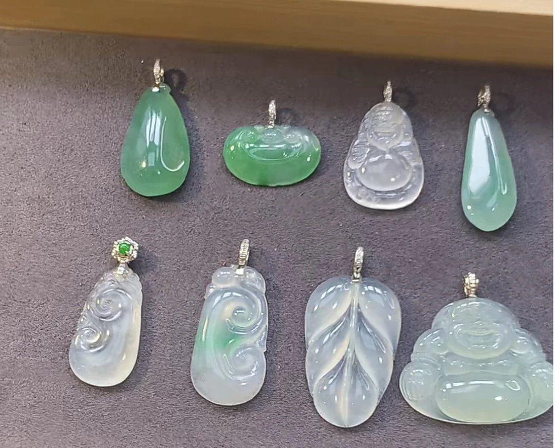 翡翠18K金吊坠-19-5570-多样性发其一
