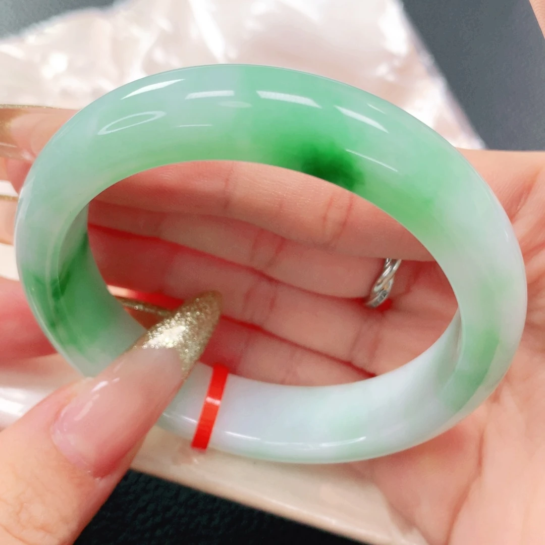 翡翠手镯未镶嵌54圈