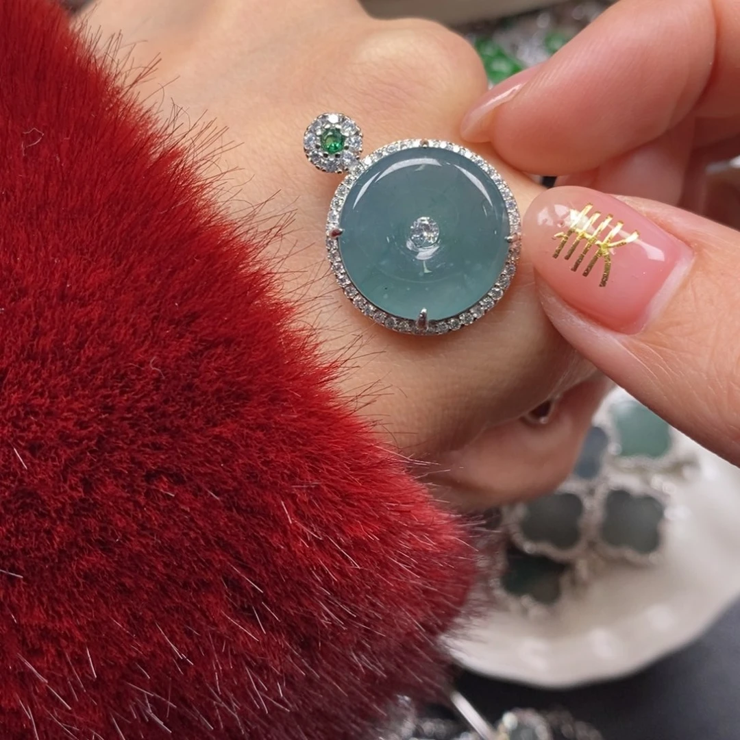 翡翠颈饰未镶嵌翡翠