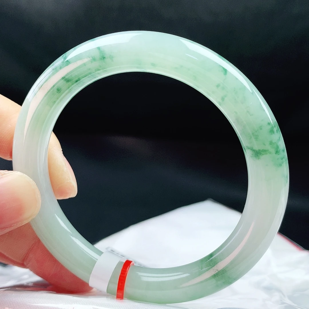 翡翠手镯未镶嵌53圈