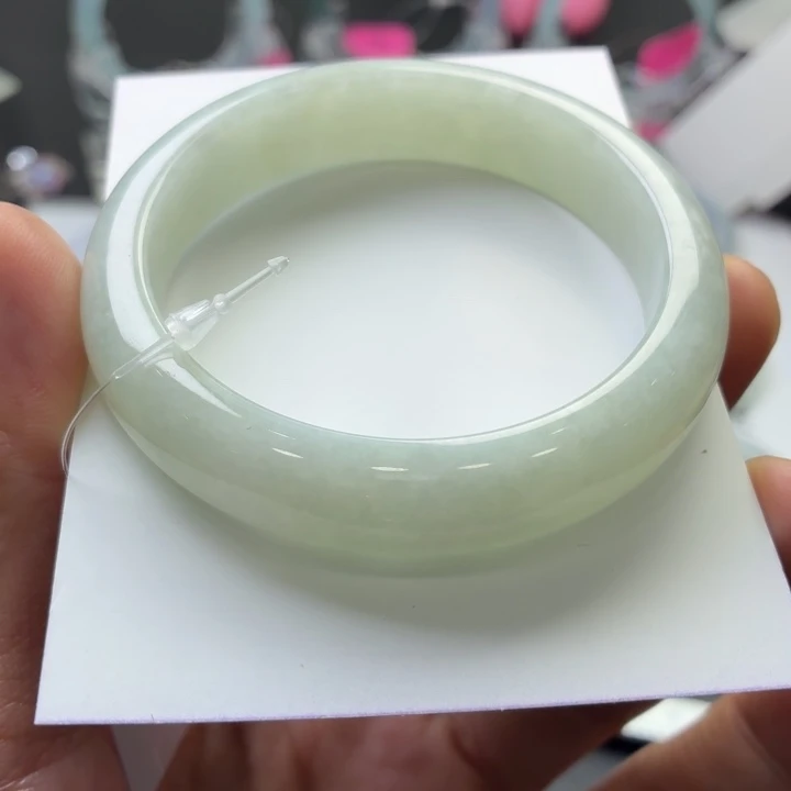 翡翠手镯未镶嵌翡翠手镯