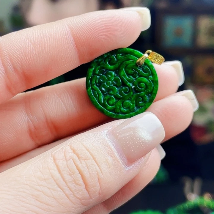 翡翠18K金镶嵌颈饰多样性