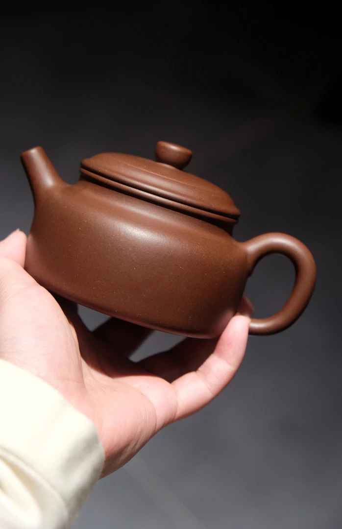 精品复刻系列 袁朝舟款德钟壶 老紫泥 190cc