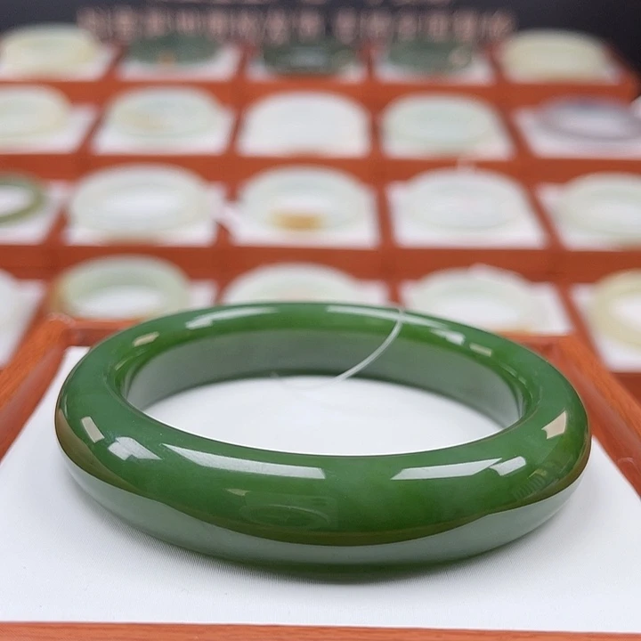 和田玉手镯未镶嵌老俄七