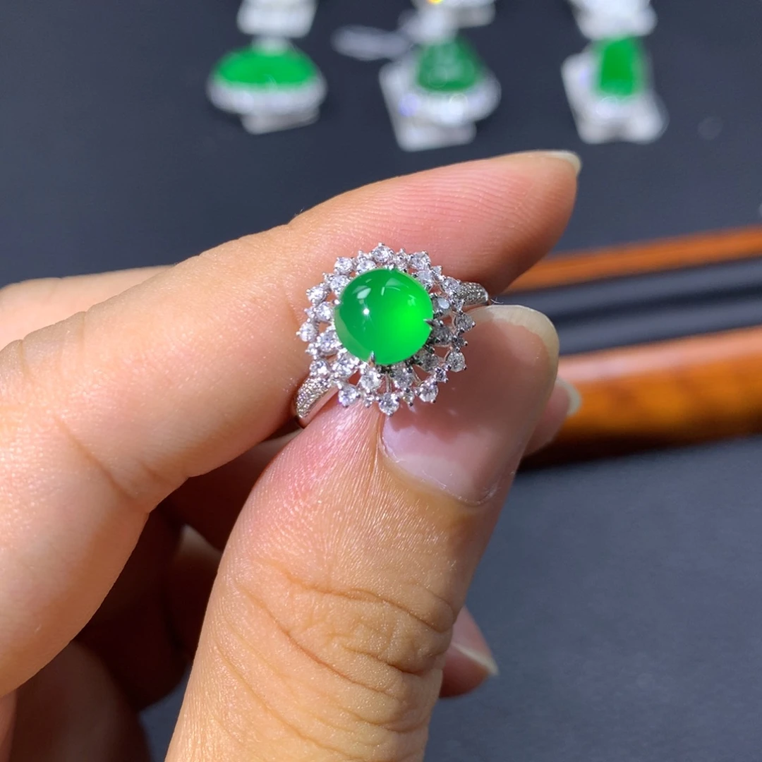 翡翠戒指18K金镶嵌翡翠