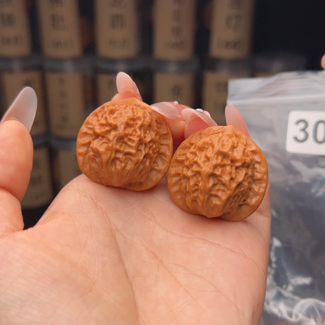 天****吊坠文玩核桃瓷娃娃
