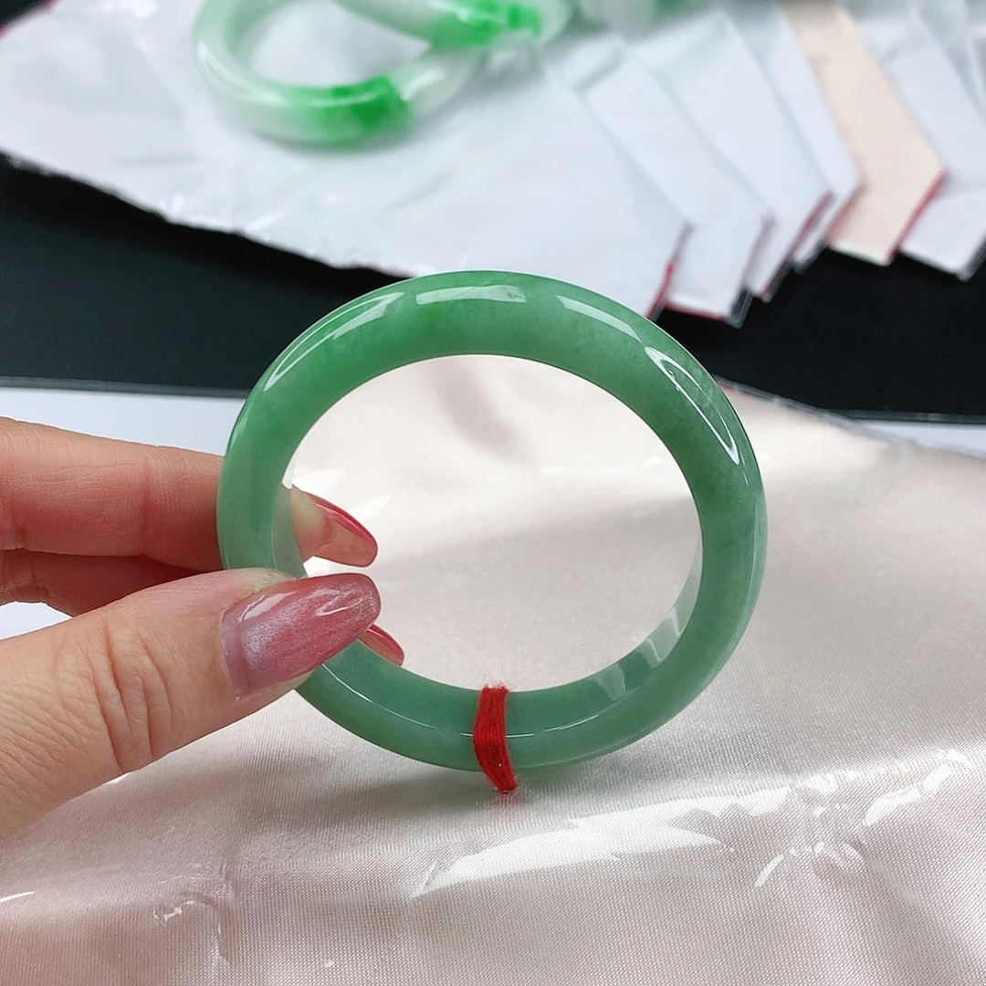 翡翠手镯未镶嵌翡翠198