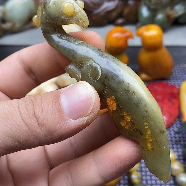 未镶嵌蛇纹石玉颈饰