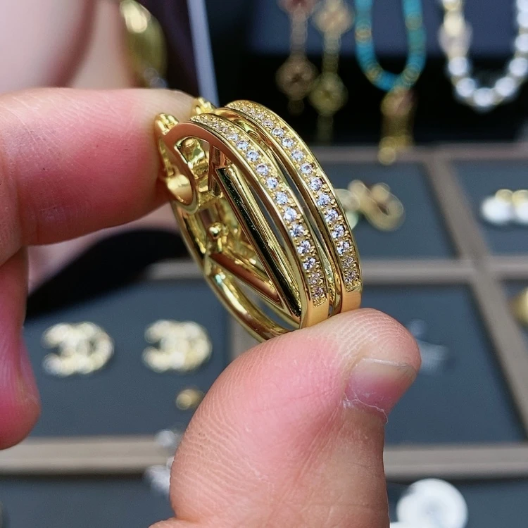 【闪购商品】铁合金合金锆石V耳圈